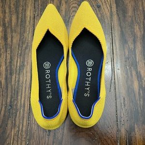 Womens Rothy’s pointed toe shoes in Sunflower